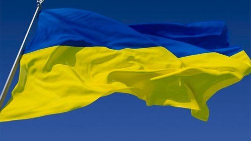 Ukraines flag blæser i vinden